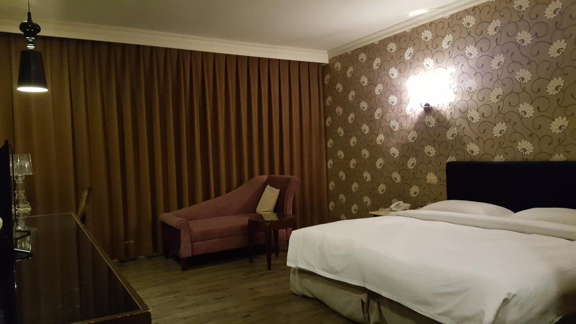 גאושיונג The Riverside Hotel & Motel מראה חיצוני תמונה