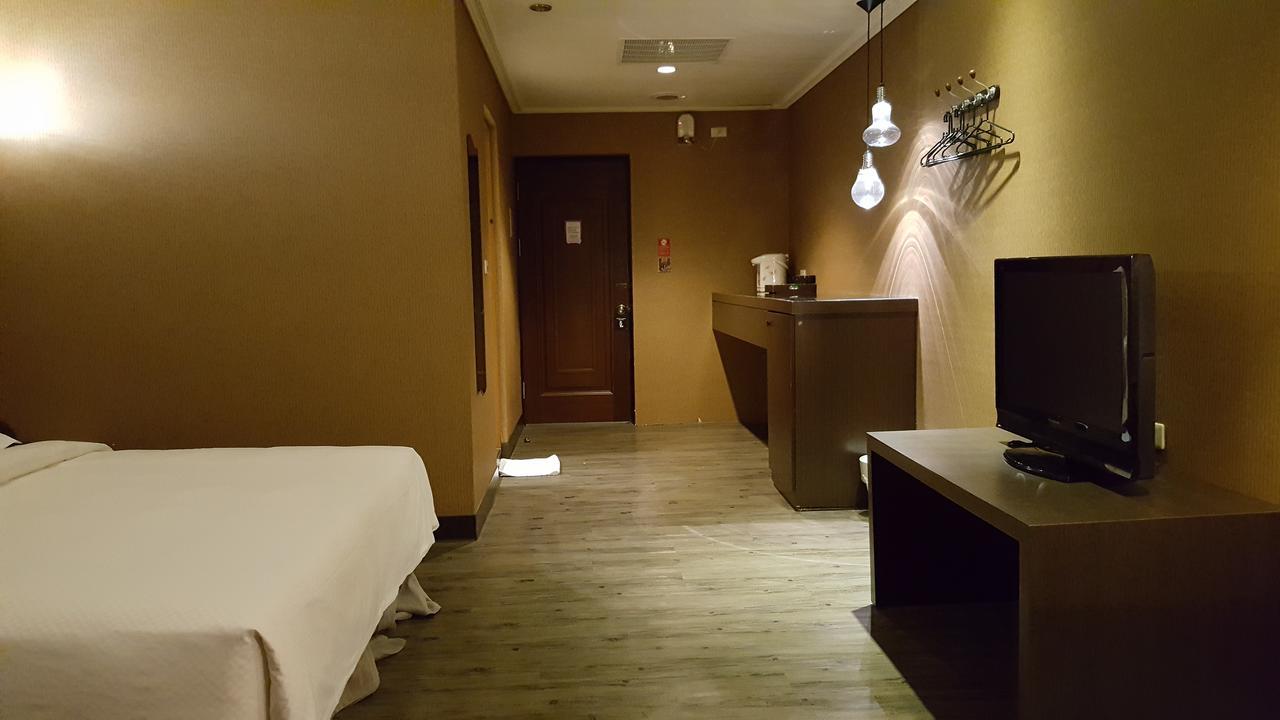 גאושיונג The Riverside Hotel & Motel מראה חיצוני תמונה