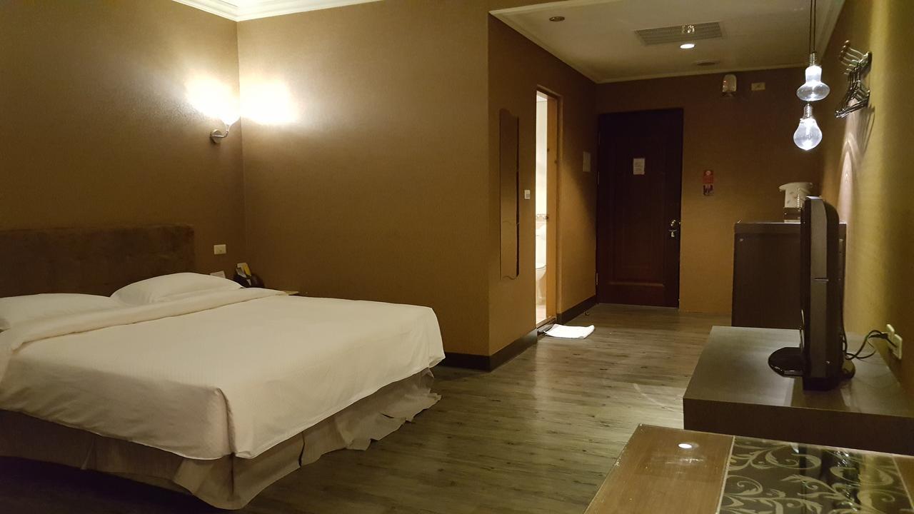 גאושיונג The Riverside Hotel & Motel מראה חיצוני תמונה