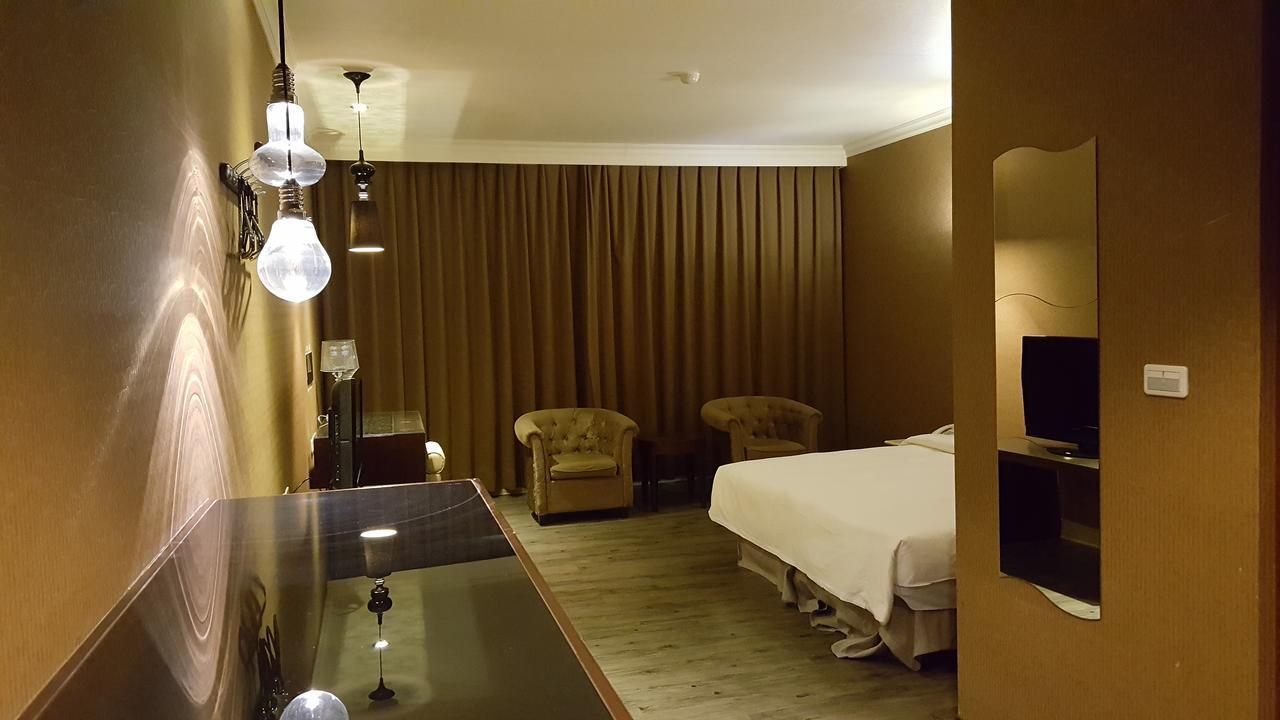 גאושיונג The Riverside Hotel & Motel מראה חיצוני תמונה