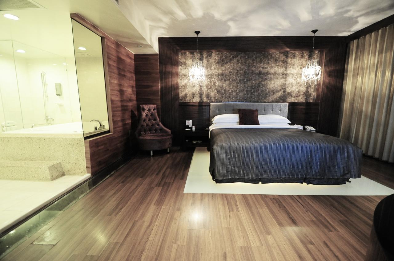 גאושיונג The Riverside Hotel & Motel מראה חיצוני תמונה