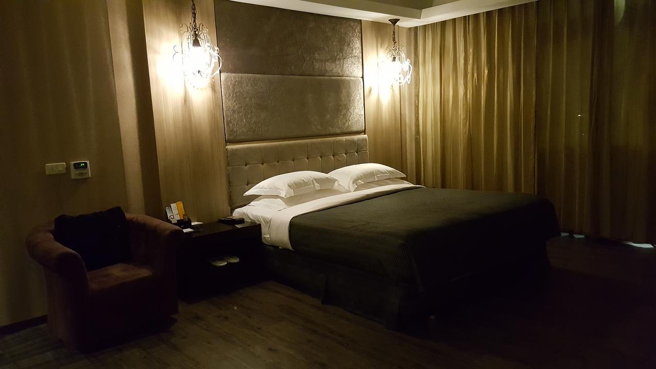 גאושיונג The Riverside Hotel & Motel מראה חיצוני תמונה