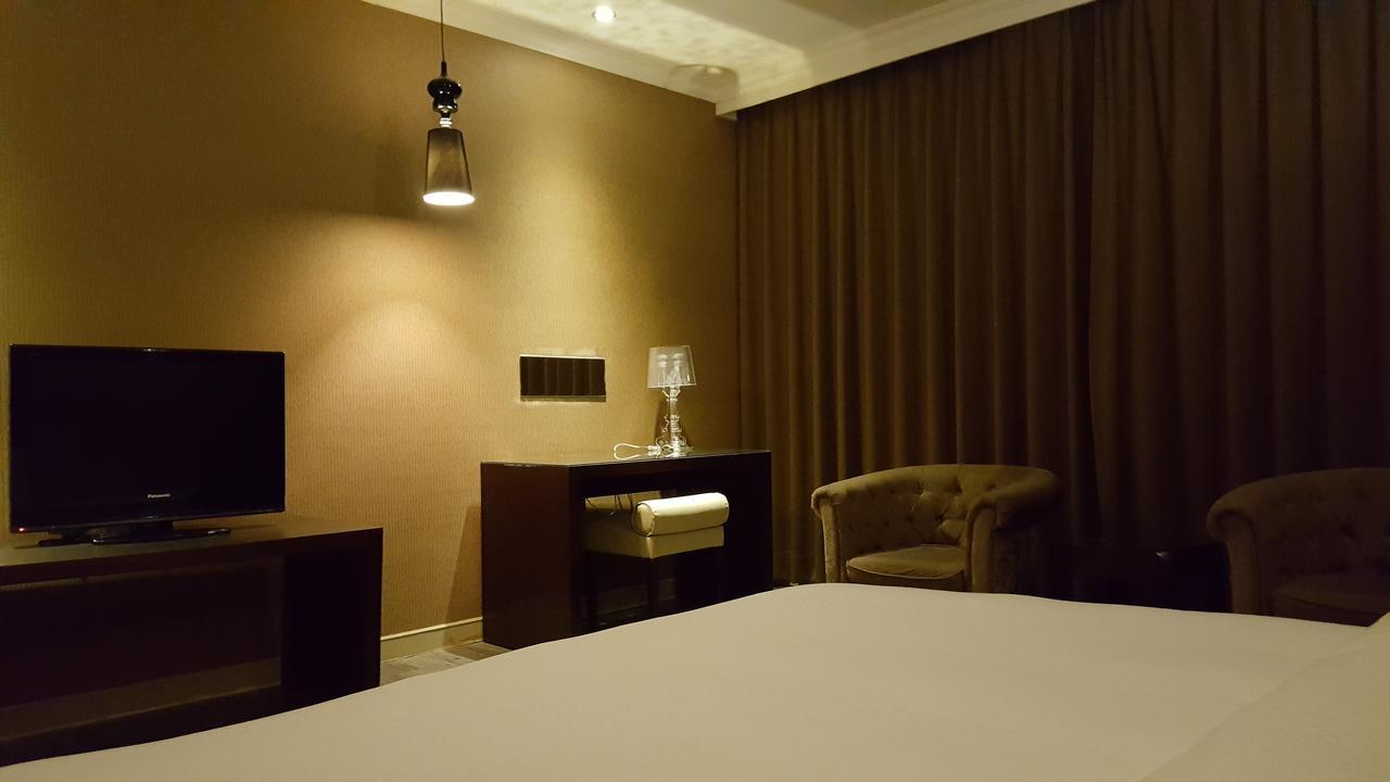 גאושיונג The Riverside Hotel & Motel מראה חיצוני תמונה