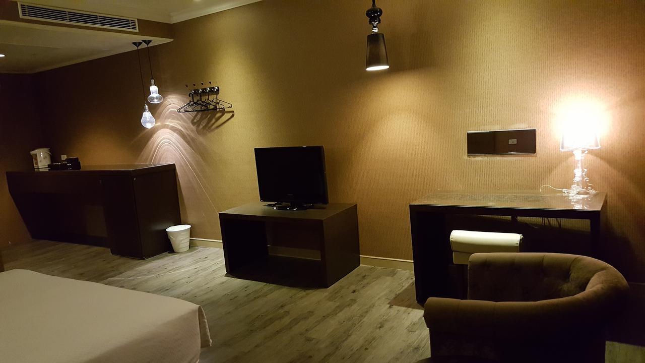 גאושיונג The Riverside Hotel & Motel מראה חיצוני תמונה