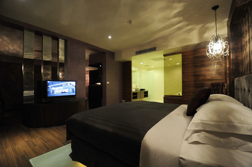 גאושיונג The Riverside Hotel & Motel מראה חיצוני תמונה