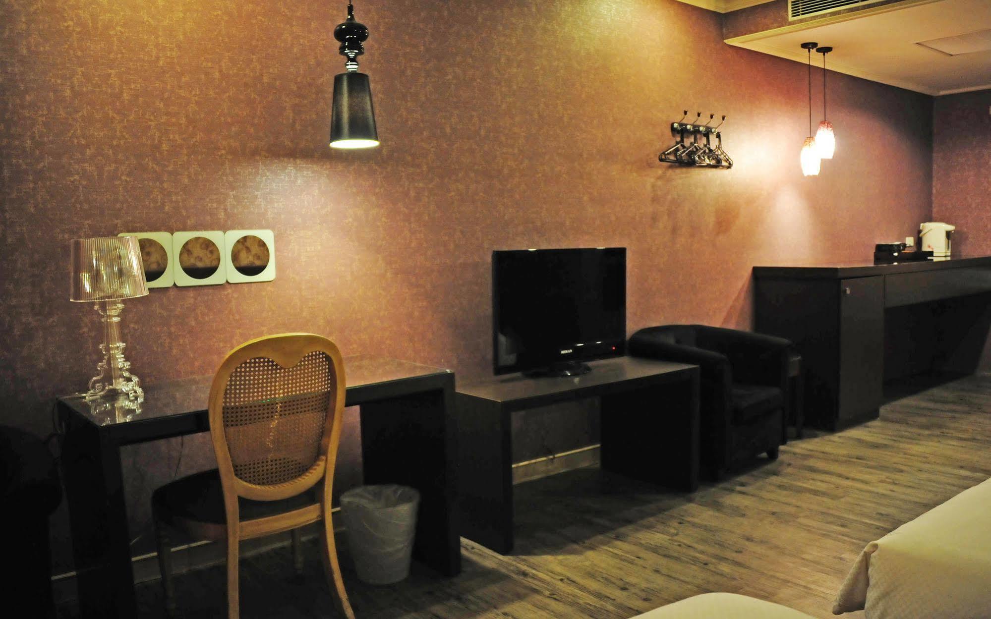 גאושיונג The Riverside Hotel & Motel מראה חיצוני תמונה