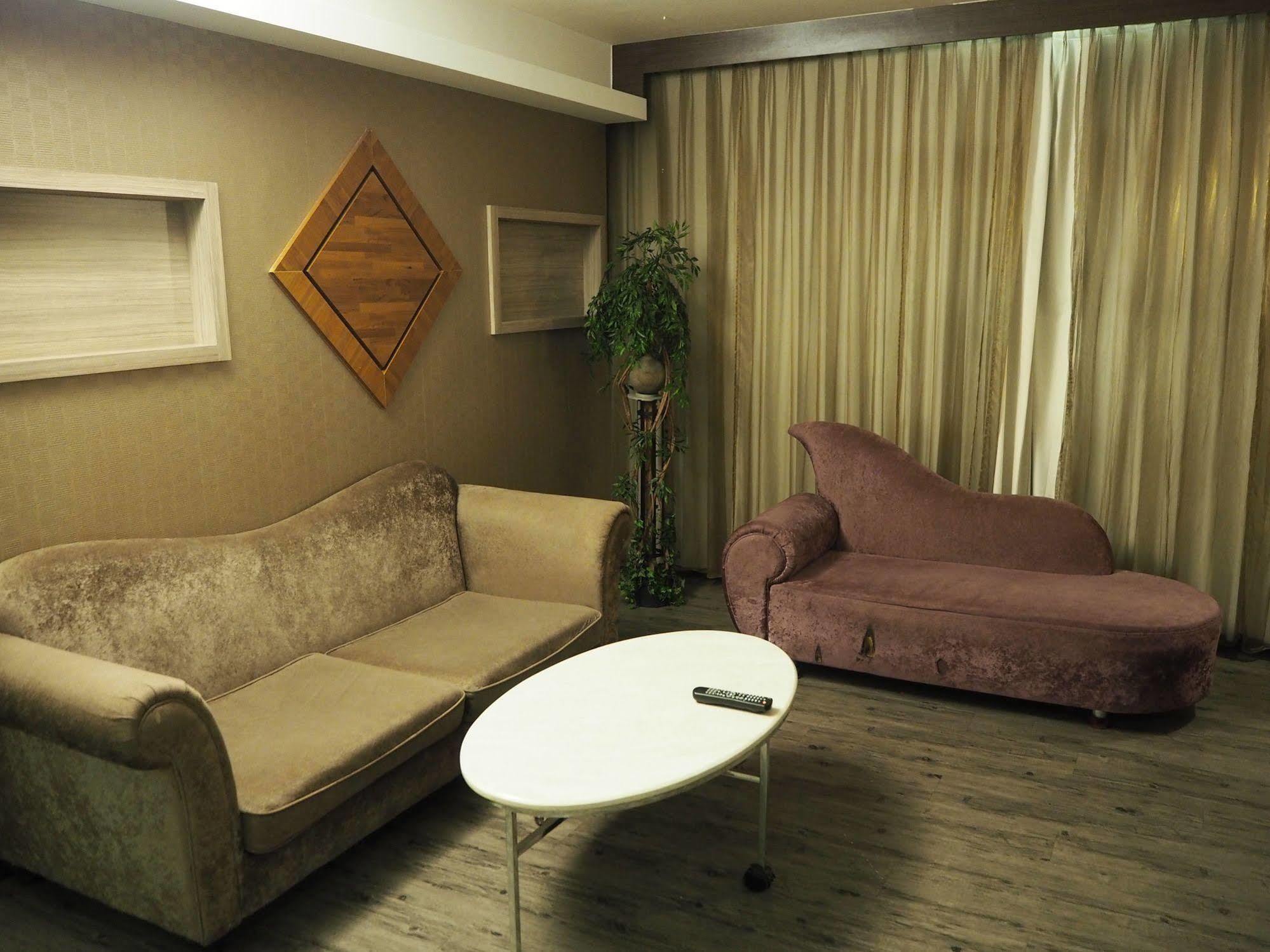 גאושיונג The Riverside Hotel & Motel מראה חיצוני תמונה