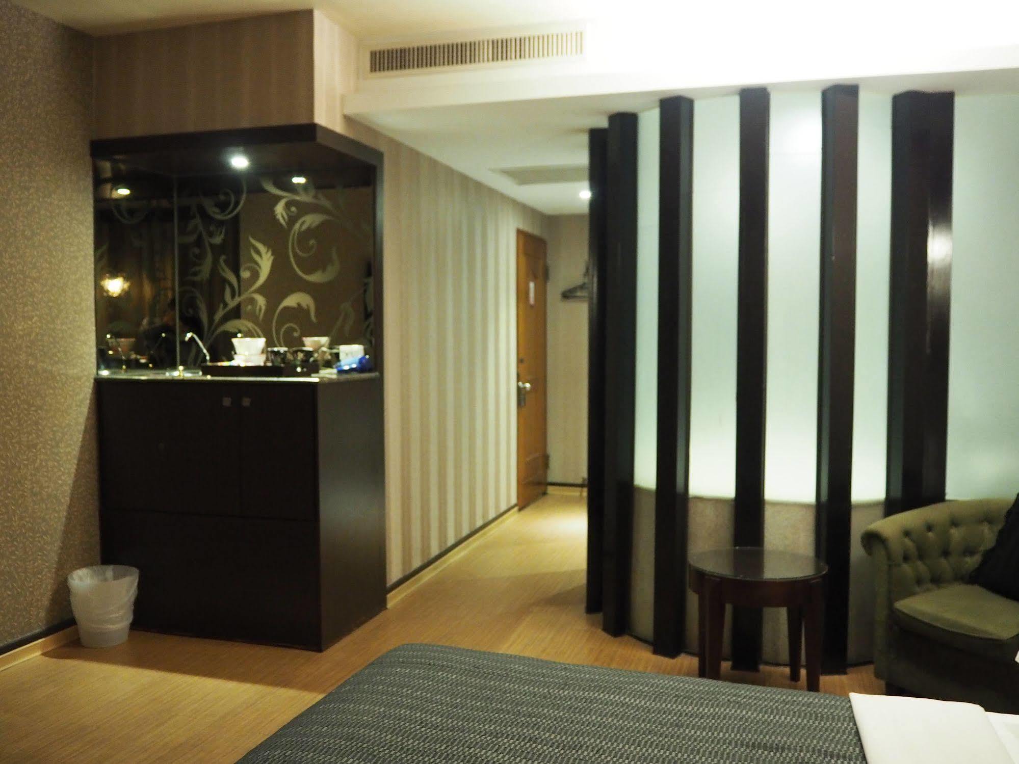 גאושיונג The Riverside Hotel & Motel מראה חיצוני תמונה