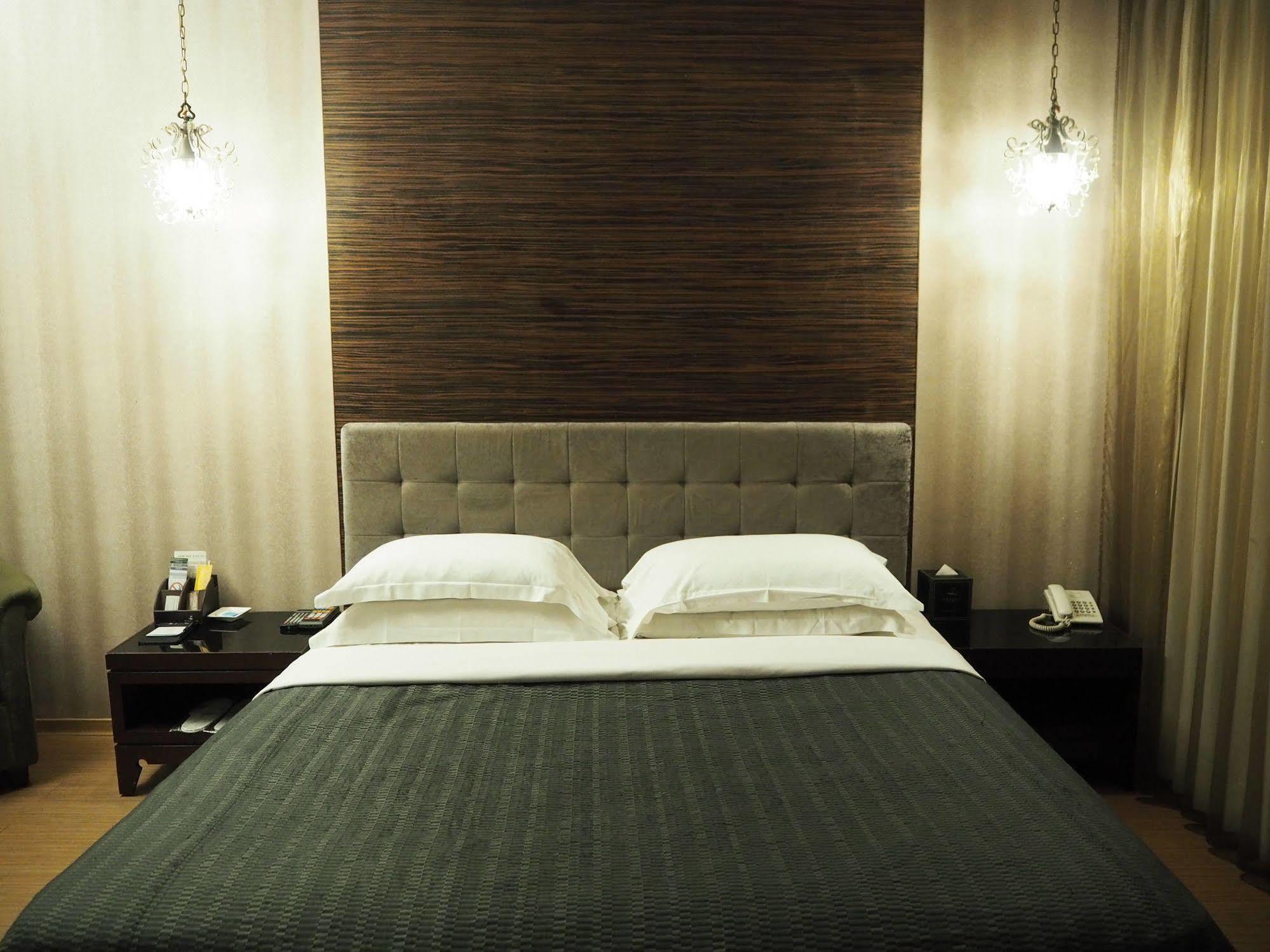 גאושיונג The Riverside Hotel & Motel מראה חיצוני תמונה