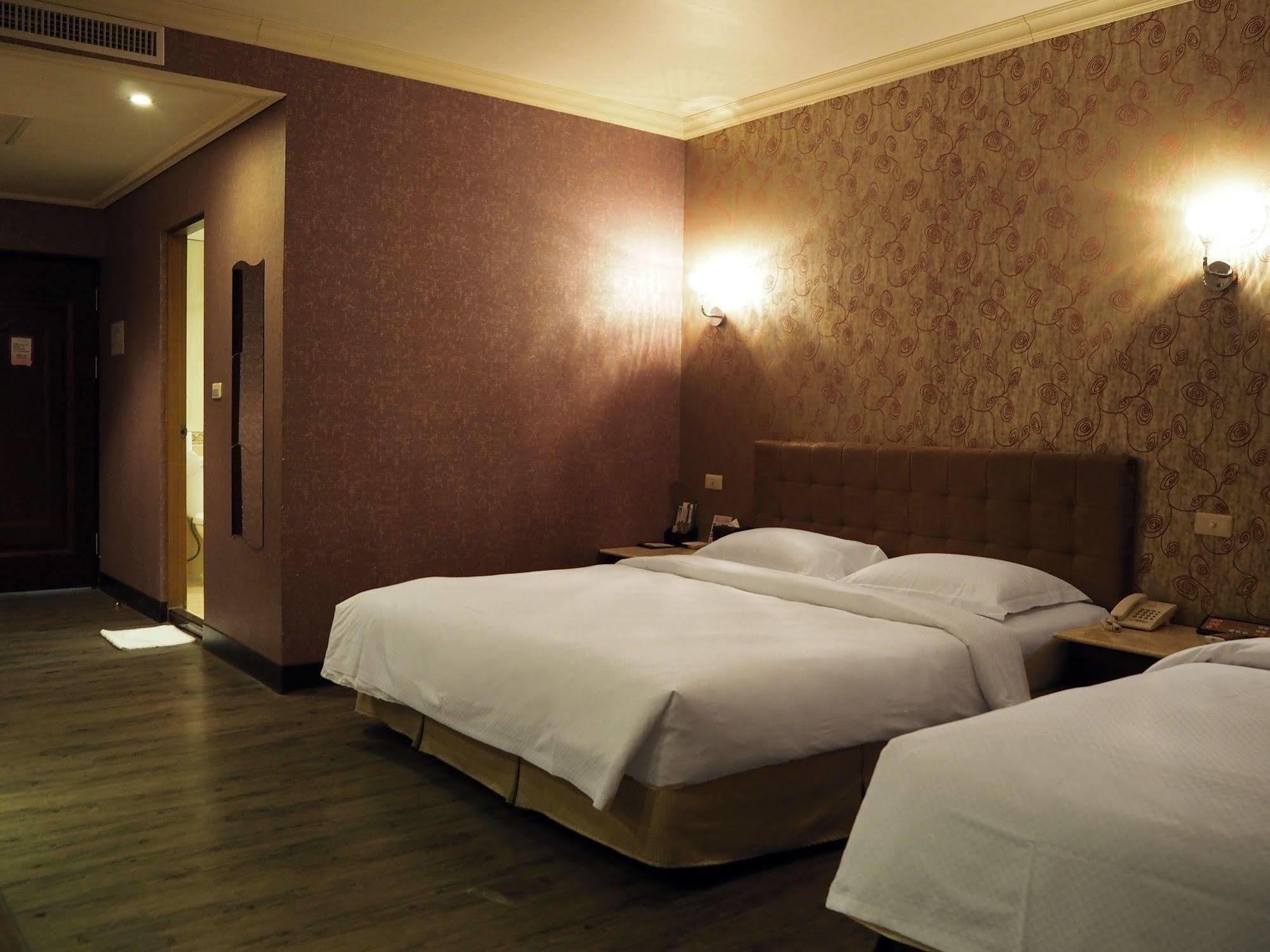 גאושיונג The Riverside Hotel & Motel מראה חיצוני תמונה