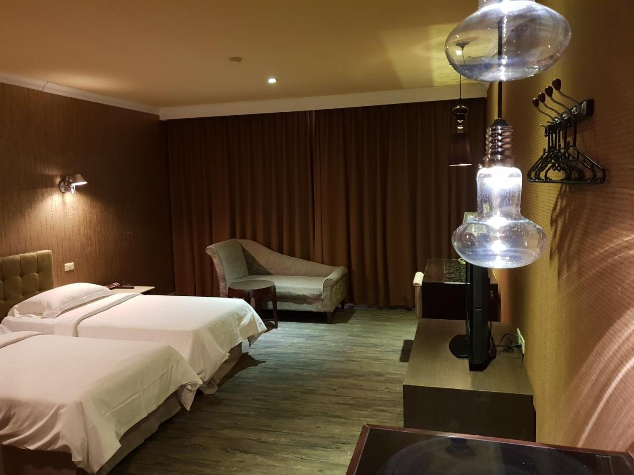 גאושיונג The Riverside Hotel & Motel מראה חיצוני תמונה