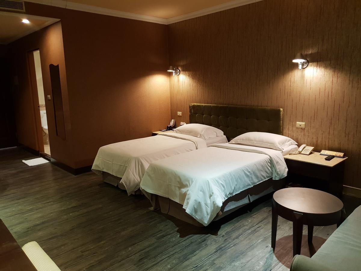 גאושיונג The Riverside Hotel & Motel מראה חיצוני תמונה