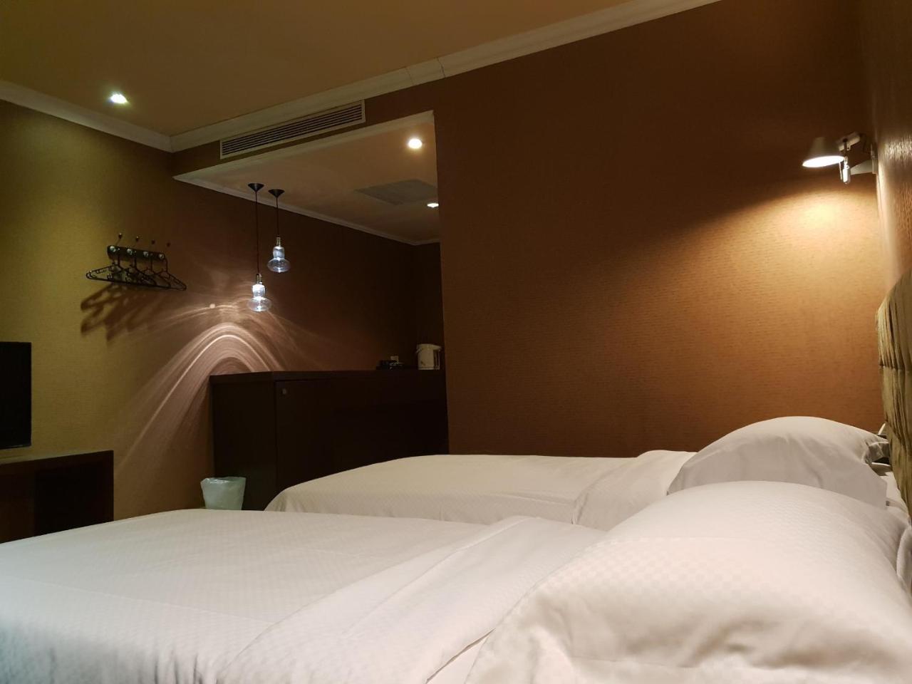 גאושיונג The Riverside Hotel & Motel מראה חיצוני תמונה